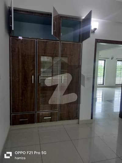 عسکری 11 عسکری,لاہور میں 3 کمروں کا 10 مرلہ فلیٹ 1.6 لاکھ میں کرایہ پر دستیاب ہے۔