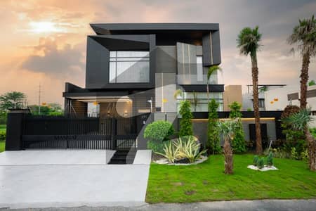 ONE KANAL FULL BASEMENT LUXURIOUS BUNGALOW LOCATED BETWEEN PARK, CLUB, COMMERCIAL ZONE AND SCHOOL