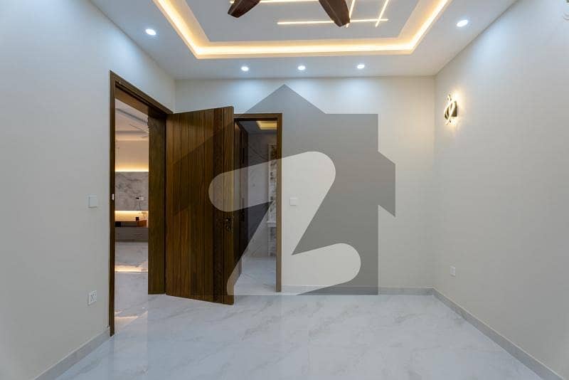 Luxurious 10 Marla House For Sale