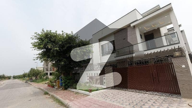 On Excellent Location 10 Marla House Available In Bahria Town Phase 8 - Sector F-1 For sale