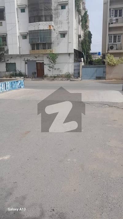 380Yds Town House For Sale In Block 9