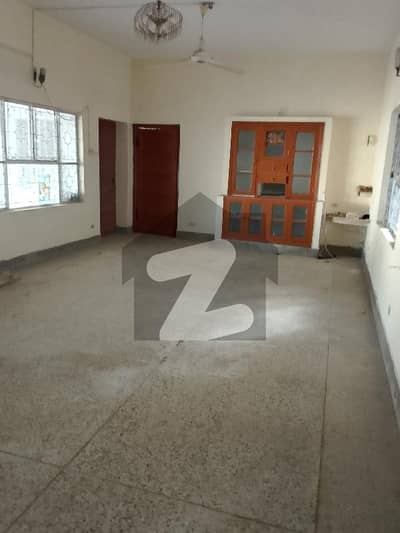 ویسٹریج راولپنڈی میں 3 کمروں کا 18 مرلہ مکان 1.2 لاکھ میں کرایہ پر دستیاب ہے۔