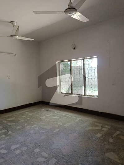 CHAK SHEHZAD FARM HOUSE 3 BED 4 KANAL. 260000