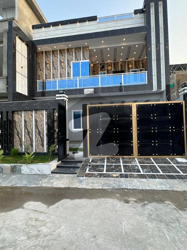 8 Marla Beautiful House For Sale 8 Marla Beautiful House For Sale