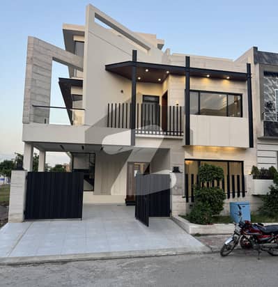 ٹاپ سٹی 1 اسلام آباد میں 5 کمروں کا 10 مرلہ مکان 4.15 کروڑ میں برائے فروخت۔