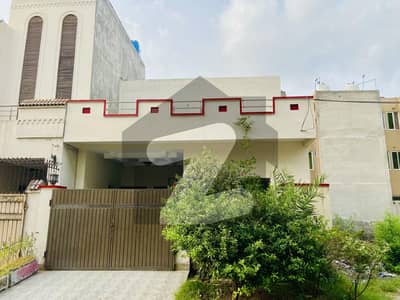 جوہر ٹاؤن فیز 2 - بلاک آر جوہر ٹاؤن فیز 2,جوہر ٹاؤن,لاہور میں 1 کمرے کا 5 مرلہ مکان 2.9 کروڑ میں برائے فروخت۔