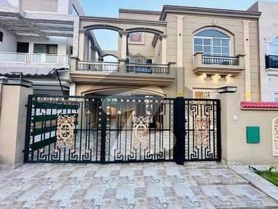 بحریہ ٹاؤن ۔ سیکٹر ایف بحریہ ٹاؤن,لاہور میں 5 کمروں کا 10 مرلہ مکان 3.95 کروڑ میں برائے فروخت۔