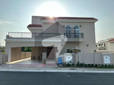 عمارکینیان ویوز اسلام آباد میں 5 کمروں کا 1 کنال مکان 8.3 کروڑ میں برائے فروخت۔