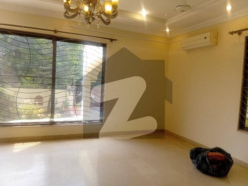 F8 Very Beautiful 5 Bedrooms House For Rent F8 Very Beautiful 5 Bedrooms House For Rent