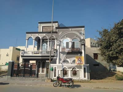 بحریہ ٹاؤن نشتر بلاک بحریہ ٹاؤن سیکٹر ای,بحریہ ٹاؤن,لاہور میں 5 کمروں کا 10 مرلہ مکان 3.35 کروڑ میں برائے فروخت۔