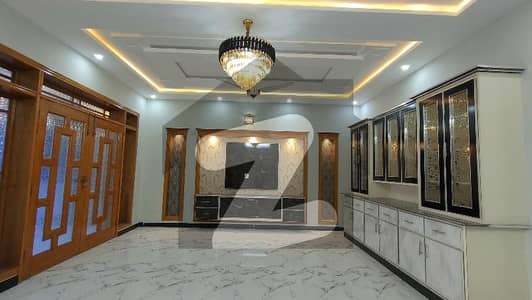 جی ۔ 13 اسلام آباد میں 6 کمروں کا 10 مرلہ مکان 7.5 کروڑ میں برائے فروخت۔