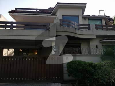 ایف ۔ 7 اسلام آباد میں 4 کمروں کا 1 کنال مکان 11.0 لاکھ میں کرایہ پر دستیاب ہے۔