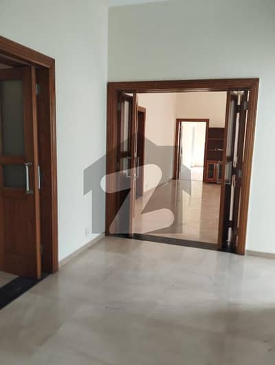 1 Kanal House for Rent in F-7/1, Islamabad | 6 Bedrooms | Parking for 4 Cars | Rent: 8 Lakh/Month