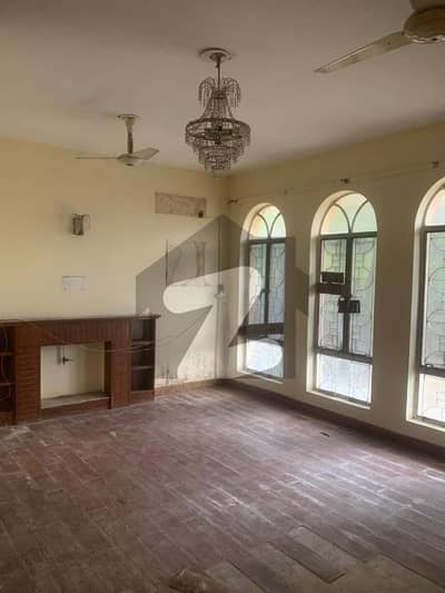 1 Kanal House for Rent in F-7/1, Islamabad | 6 Bedrooms | Parking for 4 Cars | Rent: 8 Lakh/Month
