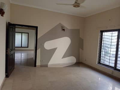 ڈی ایچ اے فیز 5 ڈیفنس (ڈی ایچ اے),لاہور میں 5 کمروں کا 1 کنال مکان 3.1 لاکھ میں کرایہ پر دستیاب ہے۔