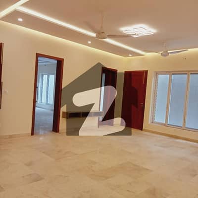 D-12 1-Kanal Brand New Out Class Upper Portion With Parking And 12-Kv Solar System