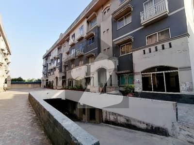 Prime Location Johar Town Phase 2 - Block J3 Flat Sized 5 Marla Is Available