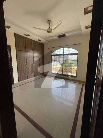 1 Kanal Full House Available For Rent 1 Kanal Full House Available For Rent