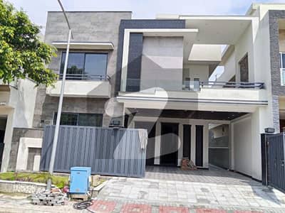 ٹاپ سٹی 1 اسلام آباد میں 5 کمروں کا 10 مرلہ مکان 4.7 کروڑ میں برائے فروخت۔