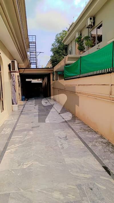 ایف ۔ 10/2 ایف ۔ 10,اسلام آباد میں 3 کمروں کا 1 کنال بالائی پورشن 1.7 لاکھ میں کرایہ پر دستیاب ہے۔
