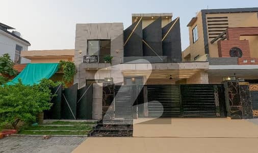 Prime Location A Centrally Located House Is Available For sale In Lahore