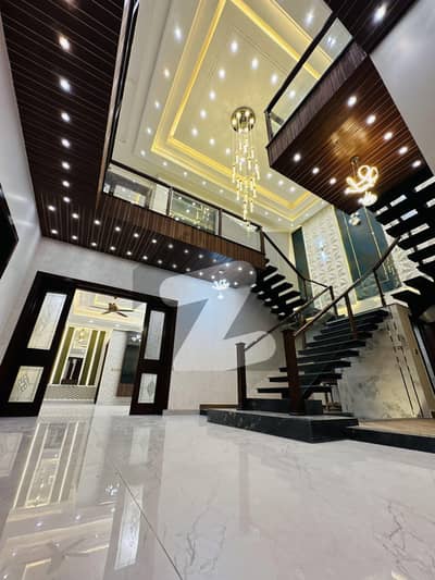 رائل آرچرڈ ملتان پبلک سکول روڈ,ملتان میں 5 کمروں کا 1 کنال مکان 5.99 کروڑ میں برائے فروخت۔ رائل آرچرڈ ملتان پبلک سکول روڈ,ملتان میں 5 کمروں کا 1 کنال مکان 5.99 کروڑ میں برائے فروخت۔