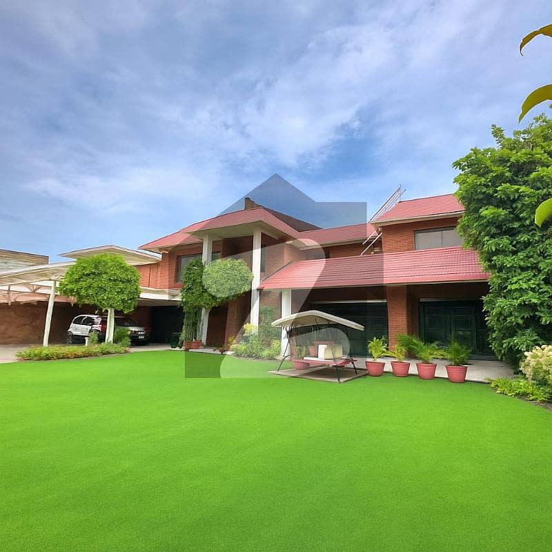 2 KANAL BEAUTIFUL BUNGALOW NEAR DHA CINEMA