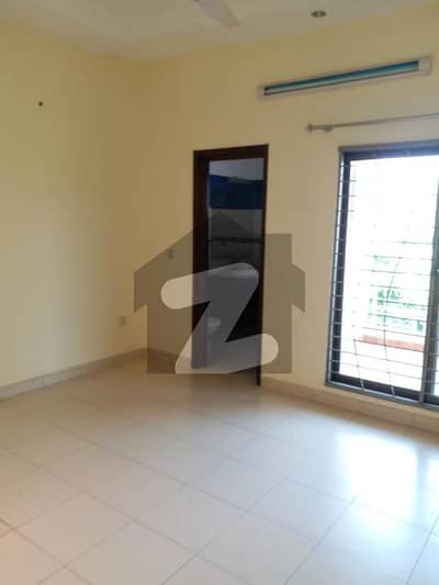 ائیر ایوینیو ۔ بلاک این ڈی ایچ اے فیز 8 سابقہ ایئر ایوینیو,ڈی ایچ اے فیز 8,ڈی ایچ اے ڈیفینس,لاہور میں 4 کمروں کا 10 مرلہ مکان 5.1 کروڑ میں برائے فروخت۔