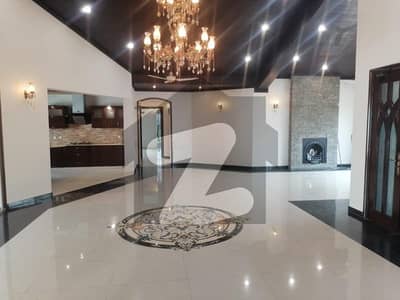 F11 800SQY 3BEDS TILED FLOOR SEPARATE GATE UPPER PORTION PARKING 2 CARS SERVANT QUARTER