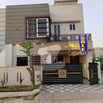 5 MARLA BULIVARD BRAND NEW HOUSE