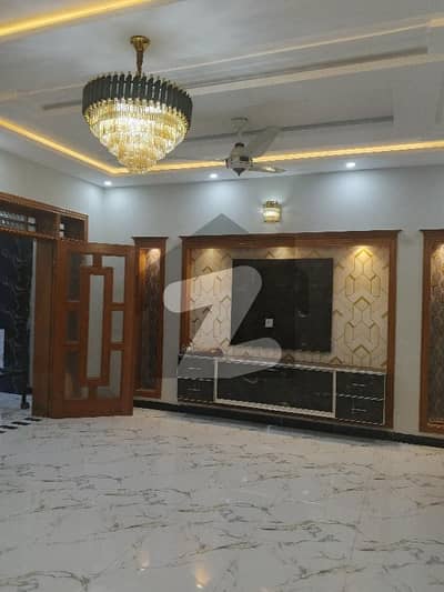 جی ۔ 13/3 جی ۔ 13,اسلام آباد میں 8 کمروں کا 10 مرلہ مکان 7.25 کروڑ میں برائے فروخت۔