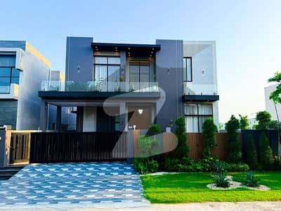 ڈی ایچ اے فیز 7 - بلاک ایس فیز 7,ڈیفنس (ڈی ایچ اے),لاہور میں 5 کمروں کا 1 کنال مکان 7.5 کروڑ میں برائے فروخت۔