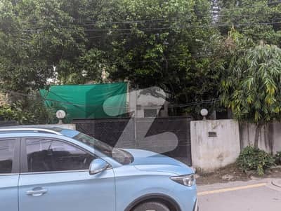 PRIME 2 KANAL PLOT FOR SALE IN MUSLIM TOWN (Salik Street)