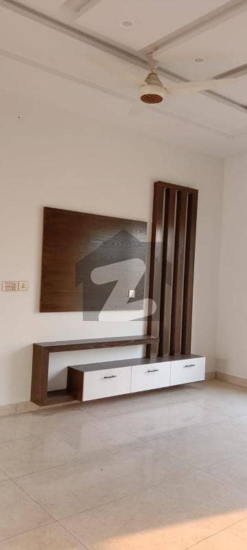 15 MARLA UPPER PORTION AVAILABLE FOR RENT