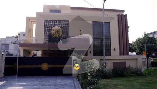 Investor Rate 1 Kanal House For Sale In Bahria Town Lahore.