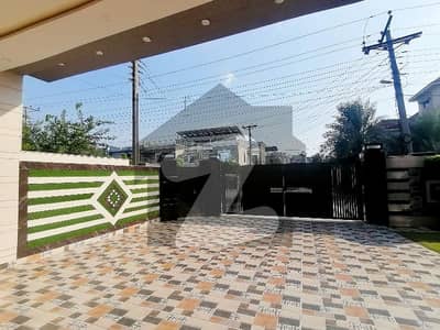 22 MARLA BRAND NEW HOSUE AVAILABLE FOR SALE IN VALENCIA TOWN LAHORE