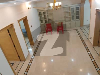 جی ۔ 13 اسلام آباد میں 8 مرلہ مکان 5.2 کروڑ میں برائے فروخت۔