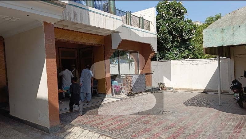 چونگی نمبر 6 ملتان میں 4 کمروں کا 1 کنال مکان 3.85 کروڑ میں برائے فروخت۔ چونگی نمبر 6 ملتان میں 4 کمروں کا 1 کنال مکان 3.85 کروڑ میں برائے فروخت۔