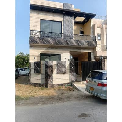 پیراگون سٹی لاہور میں 3 کمروں کا 5 مرلہ مکان 90.0 ہزار میں کرایہ پر دستیاب ہے۔