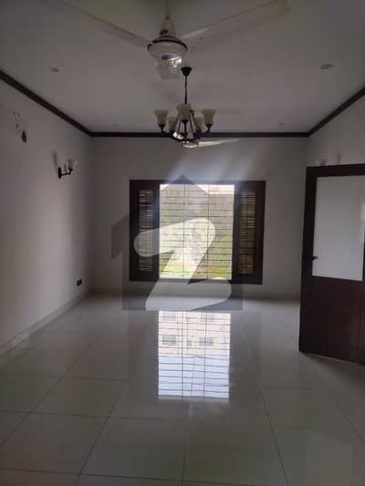 PHASE 8 VIP LAVISH 3 BED ROOM PORTION FOR RENT ONLY FOR CLINTE