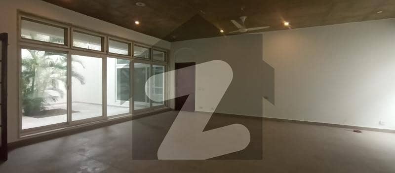 LUXURY VILLA WITH SPACIOUS BASEMENT