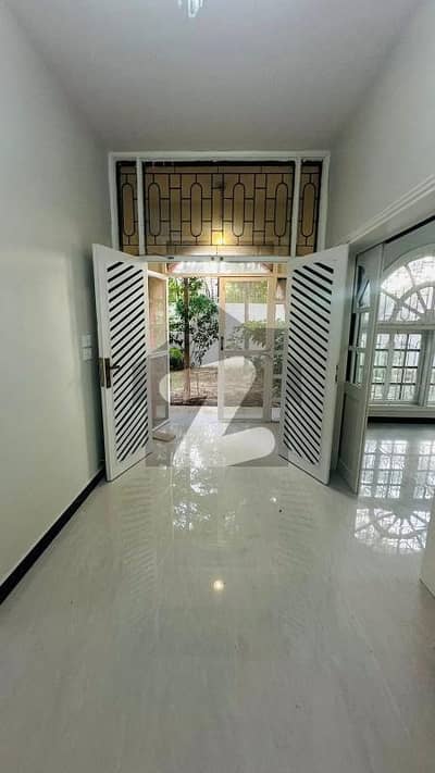 beautiful Bungalow for rent gizri street