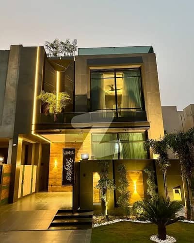 Near Park And Mosque 5 Marla With Beautiful Lavish House For Sale In Dha 9 Town