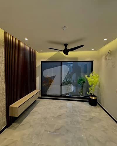 Near Park And Mosque 5 Marla With Beautiful Lavish House For Sale In Dha 9 Town