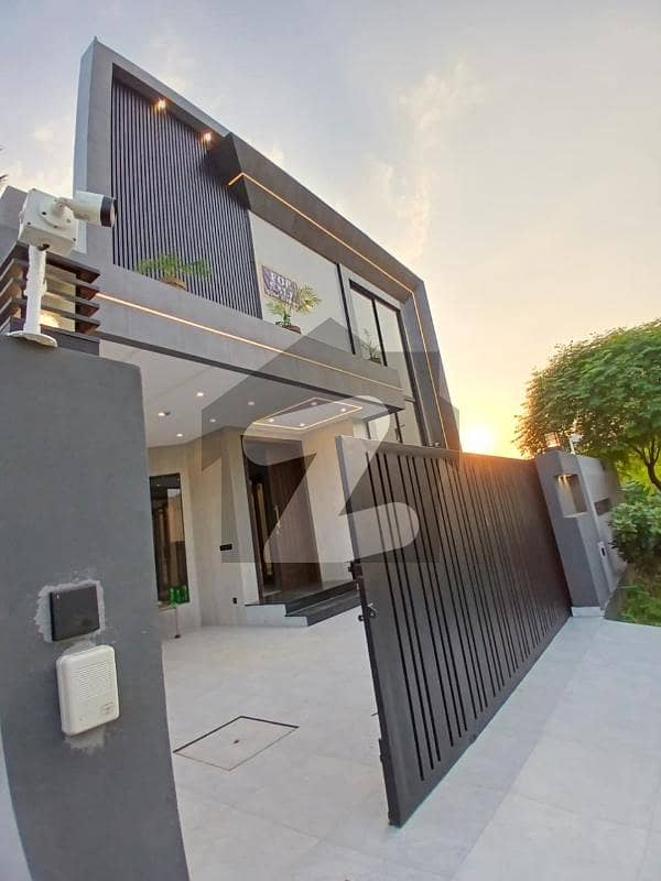 10 Marla Extra Modern Luxury House for Sale in DHA Phase 7 Top Location