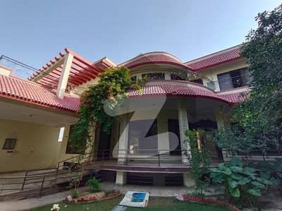 حیات آباد فیز 6 حیات آباد,پشاور میں 10 کمروں کا 1 کنال مکان 2.55 لاکھ میں کرایہ پر دستیاب ہے۔