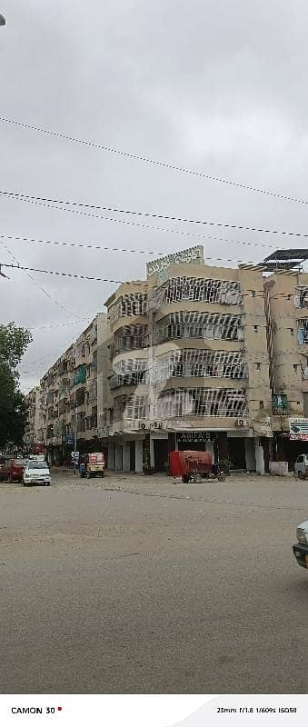 2 BED DD Flat For Sale 80 Yard Sub-Leased West Open 3rd Floor Load Shedding Free Boundary Wall Project Parking Space