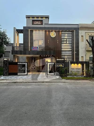 10 Marla House In Only Rs. 35000000