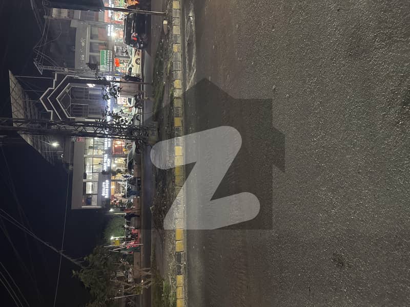 Ideal Locate Main Road Johar Twon Ideal Locate Main Road Johar Twon