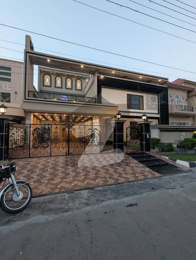 ویلینشیاء ہاؤسنگ سوسائٹی لاہور میں 5 کمروں کا 1 کنال مکان 8.5 کروڑ میں برائے فروخت۔ ویلینشیاء ہاؤسنگ سوسائٹی لاہور میں 5 کمروں کا 1 کنال مکان 8.5 کروڑ میں برائے فروخت۔